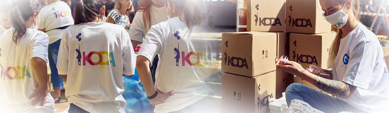 KODA. Создание гигантской фотозоны из латексных шаров с помощью клея KODA.